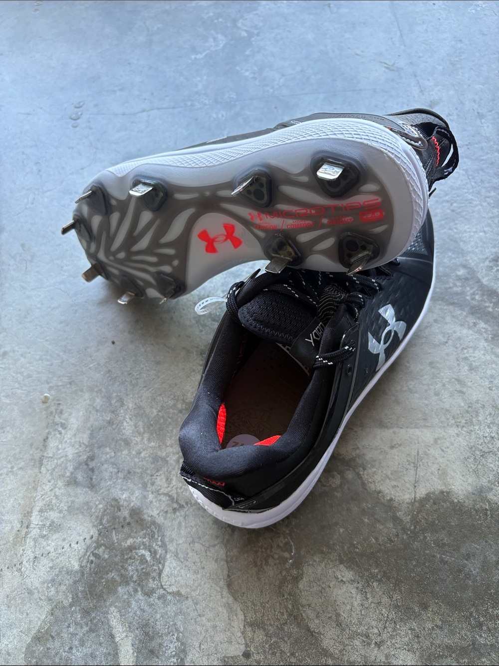 Under Armour men’s size 8.5 Black Turf Cleats for baseball